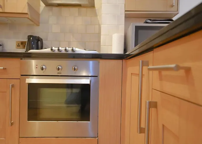 Lovely 2-Bed Apartment In London